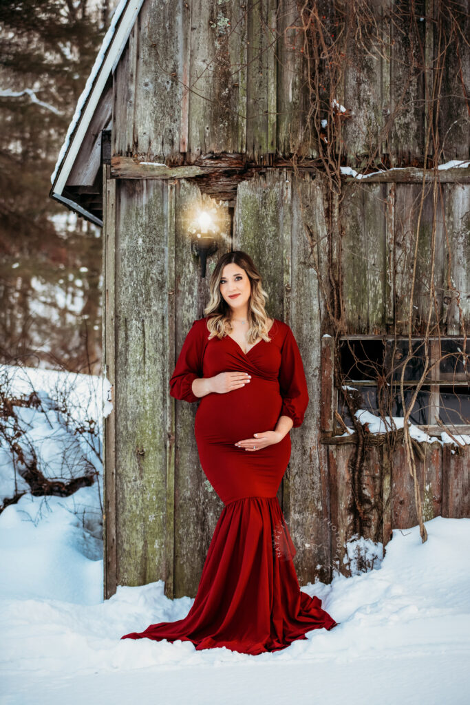 Connecticut Best Maternity & Pregnancy Photographer - outdoor snowy maternity session
